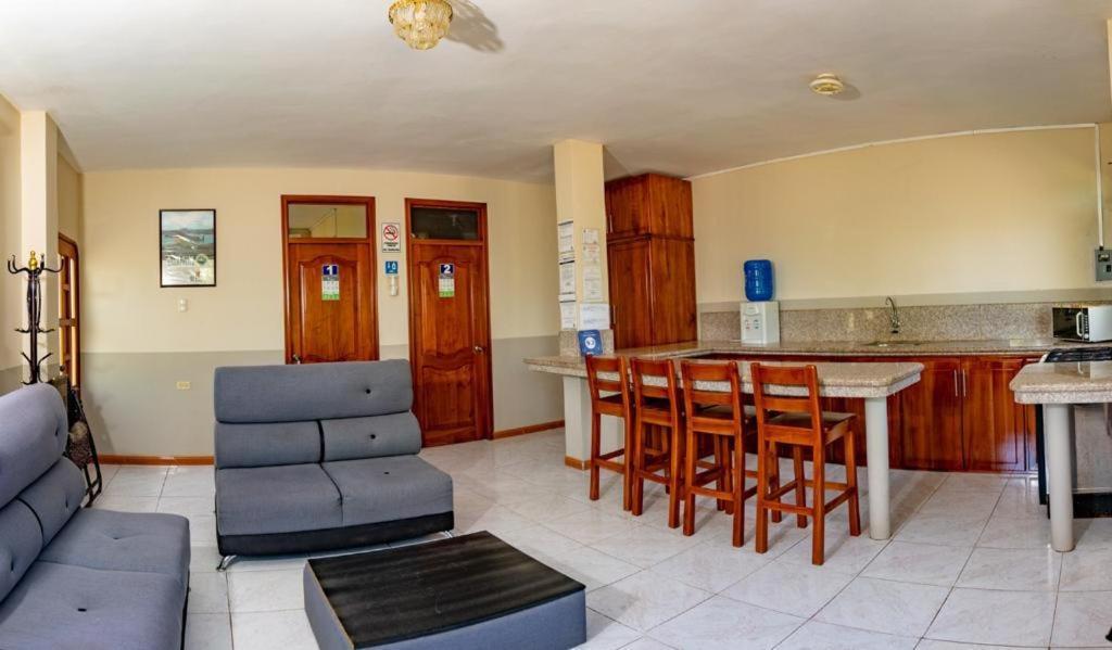 Cucuve Eco Hostal Puerto Baquerizo Moreno Exterior foto